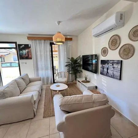 فيلة Pervolina Countryside By The Sea